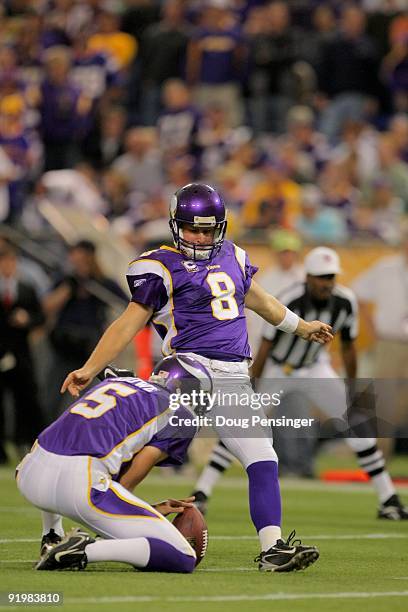 Place kicker Ryan Longwell of the Minnesota Vikings kicks a field goal from the hold of Chris Kluwe against the Baltimore Ravens during NFL action at...