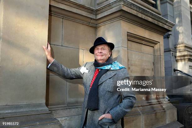 Media personality Barry Humphries before a media conference for the Dame Edna Everage unauthorised biography 'Handling Edna' at the Athenaeum Theatre...