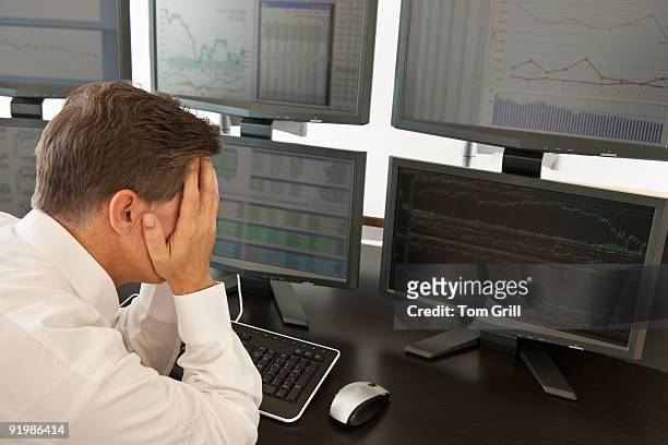 trader looking at computer screens - us stock exchange trading floor stock pictures, royalty-free photos & images