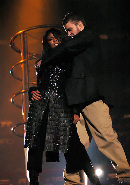 Janet Jackson and Justin Timberlake performs during the half - time show at Super Bowl XXXVIII