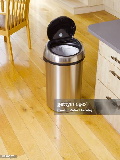 garbage bin in kitchen setting. - balde de lixo imagens e fotografias de stock