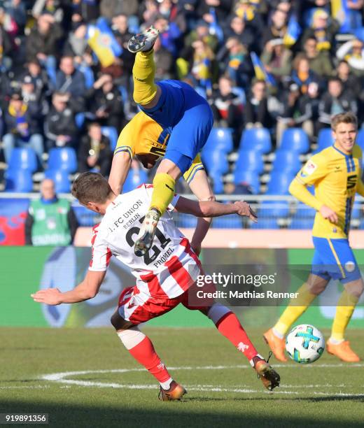 Grischa Proemel of 1.FC Union Berlin and Quirin Moll of Eintracht Braunschweig during the second Bundesliga match between Eintracht Braunschweig and...