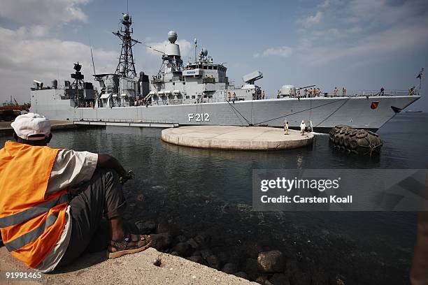 Dock worker sits on the pier where the german frigate Karlsruhe is docked in the Port of Djibouti on December 15, 2008 in Djibouti. The warship F212...