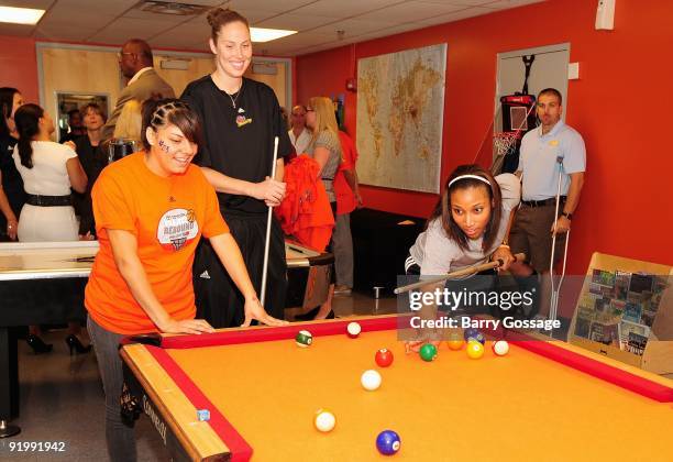 Nicole Ohlde of the Phoenix Mercury plays billiards with young participants during the WNBA, Toyota and Phoenix Mercury unveiling of the Reading and...