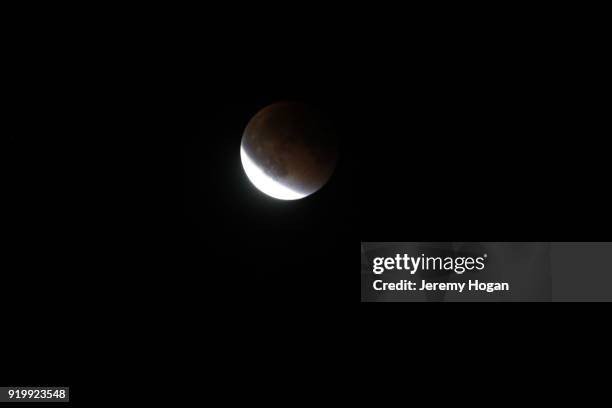 super moon total lunar eclipse seen in bloomington, indina - total eclipse stock pictures, royalty-free photos & images