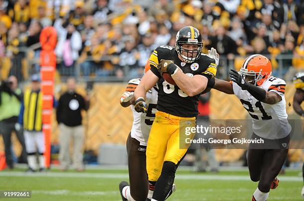 Tight end Heath Miller of the Pittsburgh Steelers runs from linebacker D'Qwell Jackson and safety Brodney Pool of the Cleveland Browns during a game...