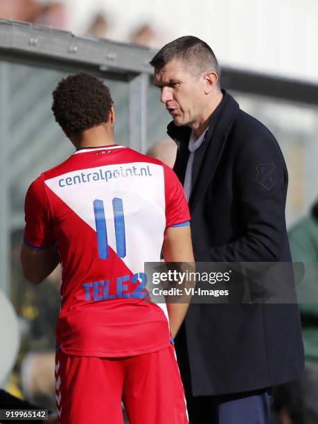 Cyriel Dessers of FC Utrecht, assistant trainer Marinus Dijkhuizen of FC Utrecht during the Dutch Eredivisie match between Roda JC Kerkrade and FC...