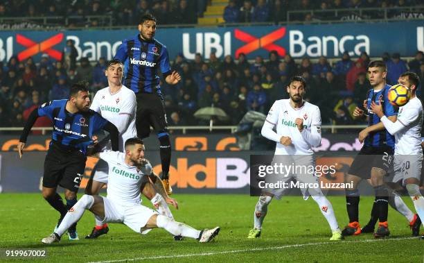 Andrea Petagna of Atalanta BC scores his goal during the serie A match between Atalanta BC and ACF Fiorentina at Stadio Atleti Azzurri d'Italia on...