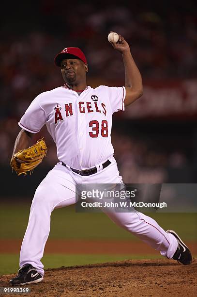 Los Angeles Angels of Anaheim Darren Oliver in action, pitching vs... News  Photo - Getty Images