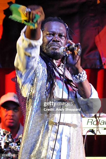 Levi Roots Wraps 16 Levi Roots Performs At Bush Hall In London Stock Photos, High-Res ...