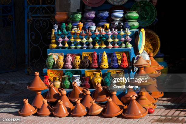 handcrafts shot at the market in morocco - ceramics fez stock-fotos und bilder