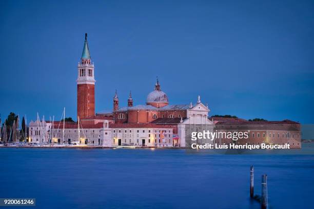 chiesa di san giorgio maggiore & night lights - veneza stock pictures, royalty-free photos & images
