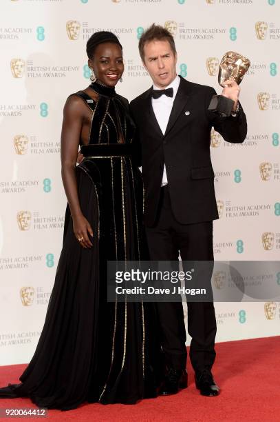 Presenter Lupita Nyong'o and winner of the Supporting Actor Award for 'Three Billboards Outside Ebbing, Missouri', Sam Rockwell pose in the press...