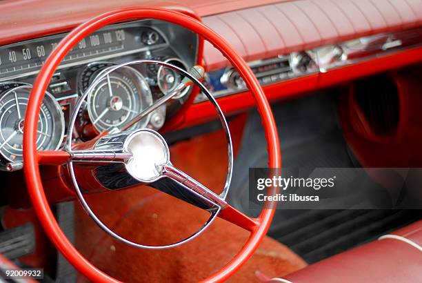 american dream années cinquante voiture 4 - gear shift classic car photos et images de collection