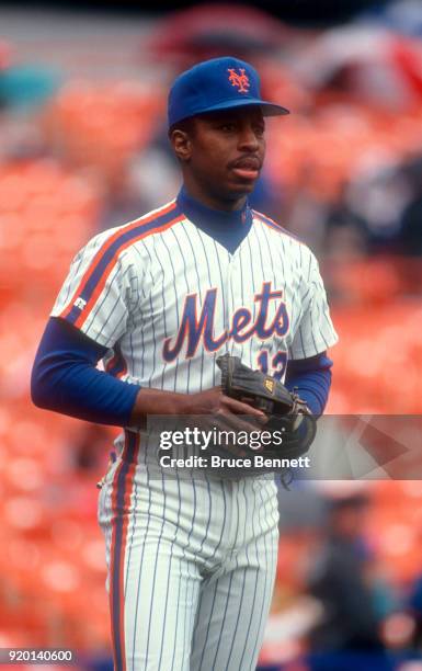 Willie Randolph of the New York Mets warms-up prior to an MLB game against the Los Angeles Dodgers on May 10, 1992 at Shea Stadium in Flushing, New...