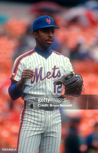Willie Randolph of the New York Mets warms-up prior to an MLB game against the Los Angeles Dodgers on May 10, 1992 at Shea Stadium in Flushing, New...