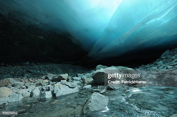 in einem gletscher - engadin stock-fotos und bilder