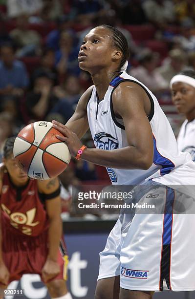 Elaine Powell of the Orlando Miracle prepares to shoot in the game against the Miami Sol on June 15, 2002 at TD Waterhouse Centre in Orlando,...