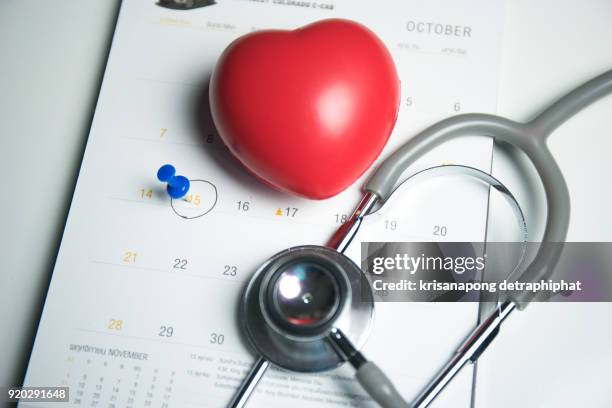 doctor appointment on a calendar with a yellow push pin to remind you and important appointment. - push pin fotografías e imágenes de stock