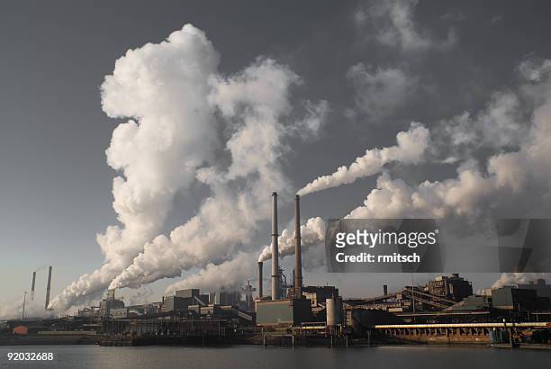 umweltproblem - luftverschmutzung stock-fotos und bilder