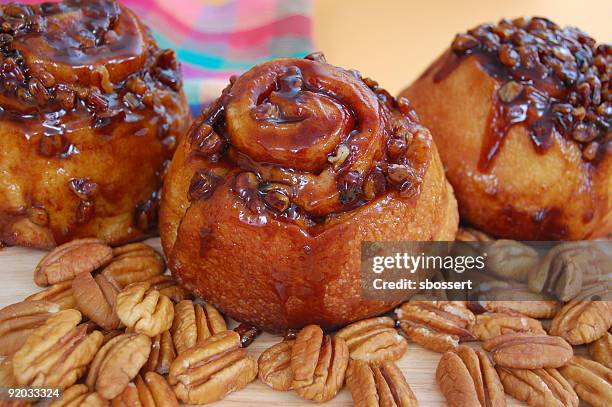 bollos pegajosos - sticky fotografías e imágenes de stock