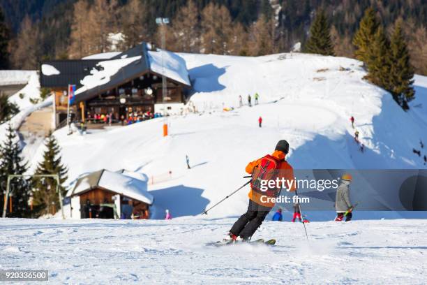 skiing in the bavarian alps (berchtesgadener land, germany) - beierse alpen stockfoto's en -beelden