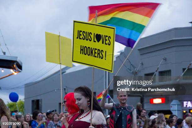 auckland pride parade 2018 - auckland pride parade 2018 stockfoto's en -beelden