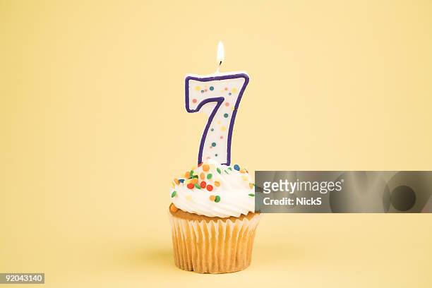 cupcake number series (7) - seventh bildbanksfoton och bilder
