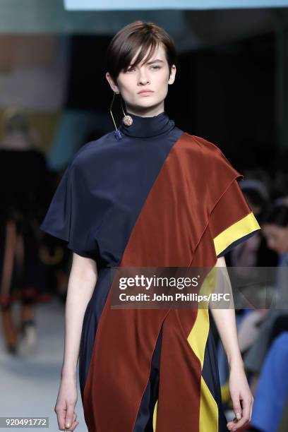 Model Lara Mullen walks the runway at the Roksanda show during London Fashion Week February 2018 at Eccleston Place on February 19, 2018 in London,...