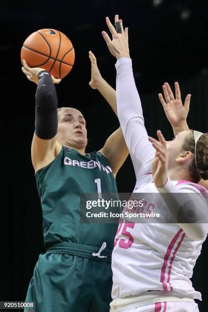 Green Bay Phoenix guard Jen Wellnitz shoots against Cleveland State Vikings forward Olivia Voskuhl during the second quarter of the women's college...