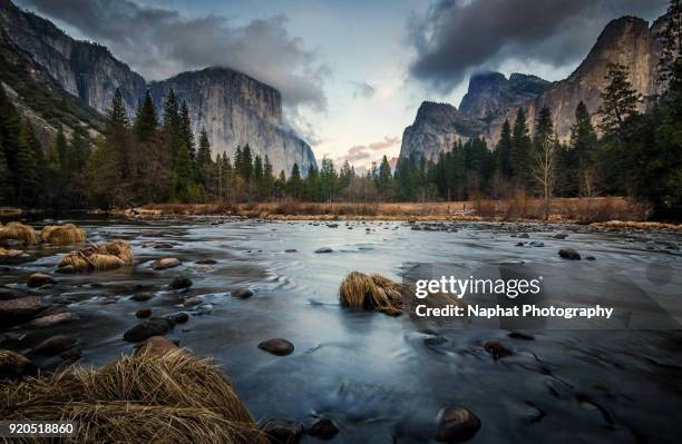 valley view of yosemite - sierra nevada i kalifornien bildbanksfoton och bilder