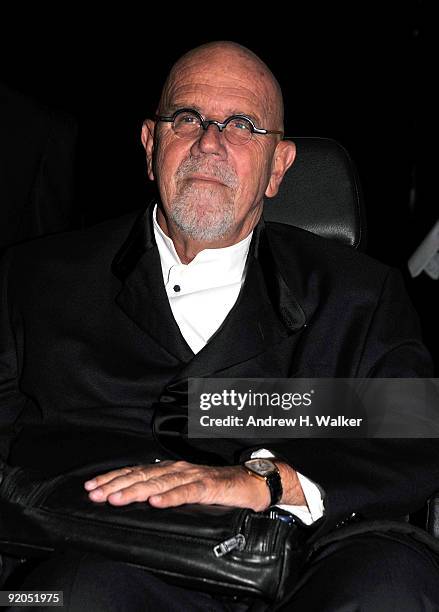 Artist Chuck Close attends the 2009 Whitney Museum Gala at The Whitney Museum of American Art on October 19, 2009 in New York City.