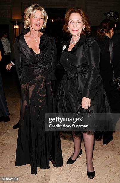 Stanley Weisman and Elizabeth Gerschel attend The Autumn Dinner at The Frick Collection on October 19, 2009 in New York City.