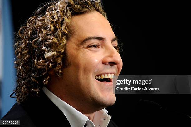 Spanish singer David Bisbal attends the press conference to presents his new album "Sin Mirar Atras" at Barajas Airport on October 20, 2009 in...