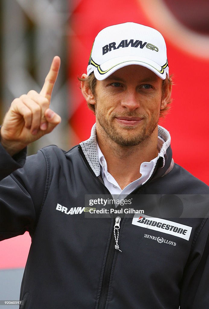 Jenson Button Celebrates Virgin Media's SpeedWeek50