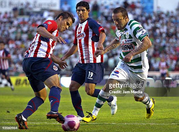Chivas' Aaron Galindo and Jonny Magallon vies for the ball with Santos' Matias Vuoso during their match in the Apertura 2009 tournament, the Mexican...