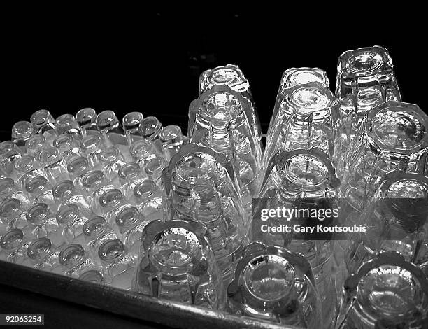 stacked drinking glasses - stackable foto e immagini stock