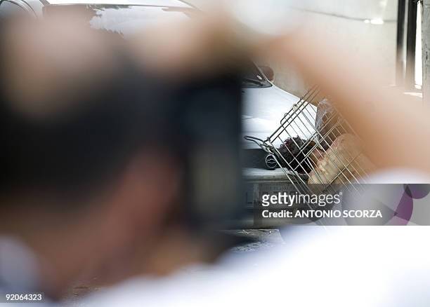 Press photographer takes pictures of a body - presumably a drug dealer - found in a supermarket cart at Morro dos Macacos shantytown , on October 20,...