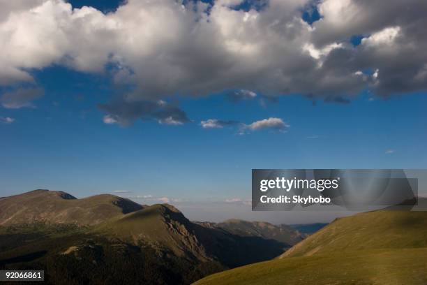 erde auf sky - trail ridge road colorado stock-fotos und bilder