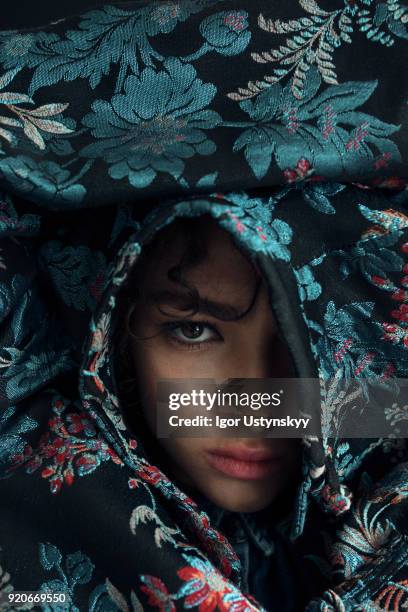 young woman surrounded by flowers - alta costura imagens e fotografias de stock