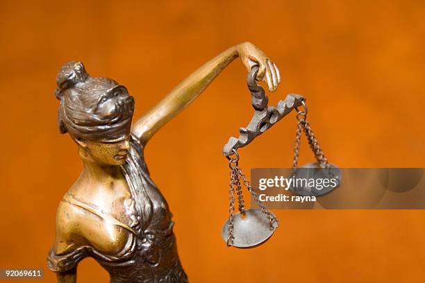 blind justice - justitia-waage stock-fotos und bilder