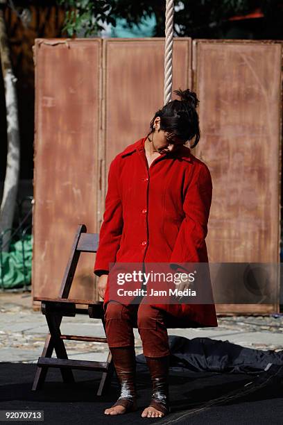 Artist of the Spanish Street Circus 'Cruzando el Charco' performs during the Cervantino International Festival 2009 on October 19, 2009 in...