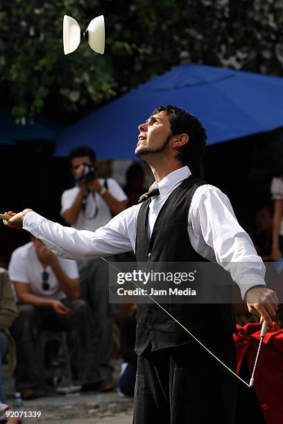 Artist of the Spanish Street Circus 'Cruzando el Charco' performs during the Cervantino International Festival 2009 on October 19, 2009 in...