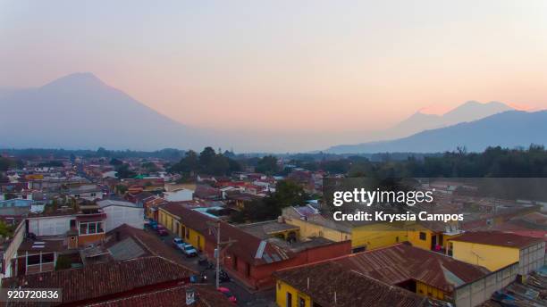 landscape at city of antigua - guatemala with volcano - antigua guatemala stock-fotos und bilder