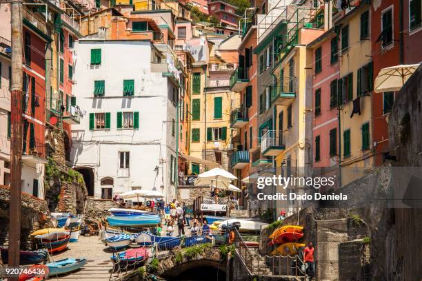 riomaggiore harbour - genua stockfoto's en -beelden