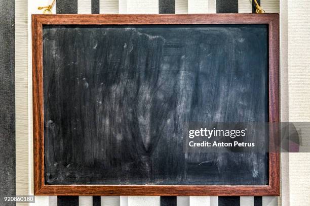 blank blackboard in the kitchen - lavagna foto e immagini stock