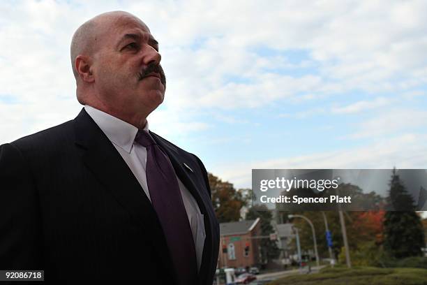 Former New York City police commissioner Bernard Kerik enters the courthouse for a pre-trial hearing on October 20, 2009 in White Plains, New York....