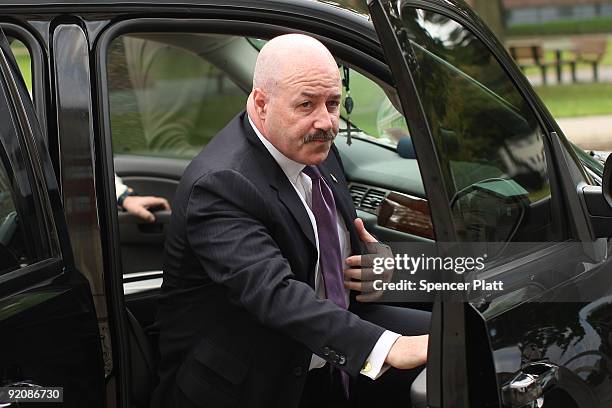 Former New York City police commissioner Bernard Kerik enters the courthouse for a pre-trial hearing on October 20, 2009 in White Plains, New York....