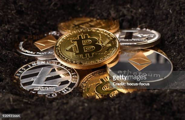 krypto-währung-bergbau - cryptocurrencies stock-fotos und bilder