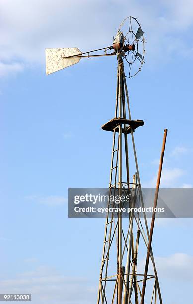 携帯電話本体 Broken wind mill [non working broken] Broken Windmill High-Res Stock Photo - Getty Images